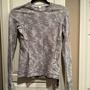 OFFER 15 Lululemon grey top sz 4